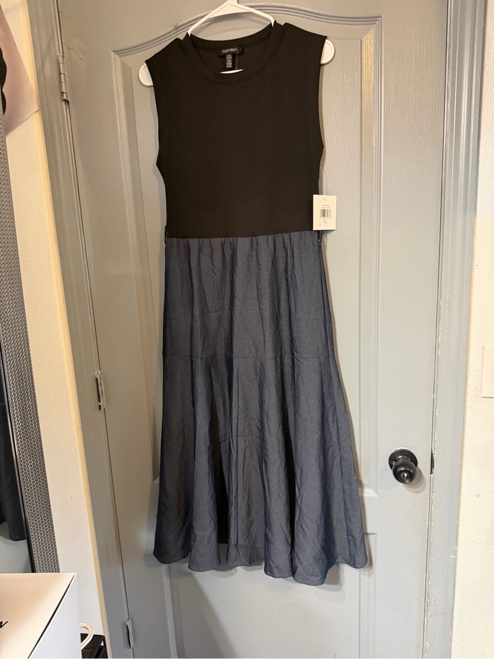 Ellen Tracy Black Sleeveless Shift Dress